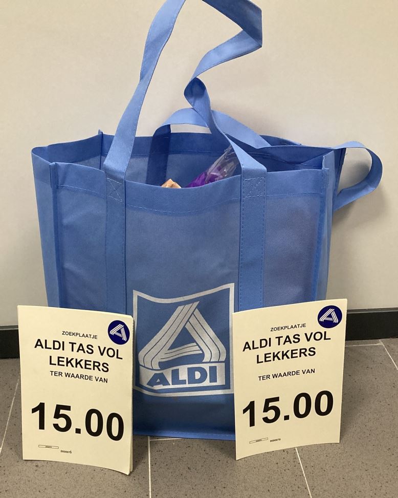 Aldi tas vol lekkers winkelcentrum Heksenwiel